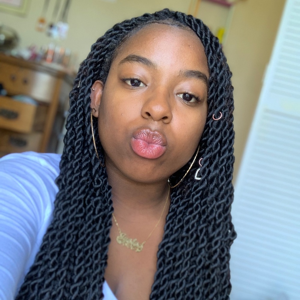 Meet your Posher, Iysiss